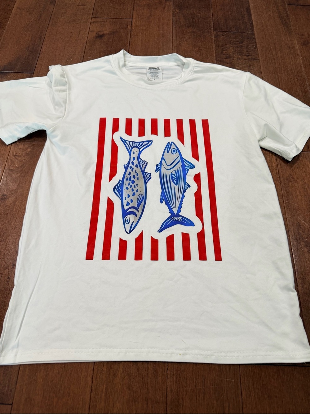 White Fish Graphic T-Shirt with Blue Fish and Red Stripes - Unbranded